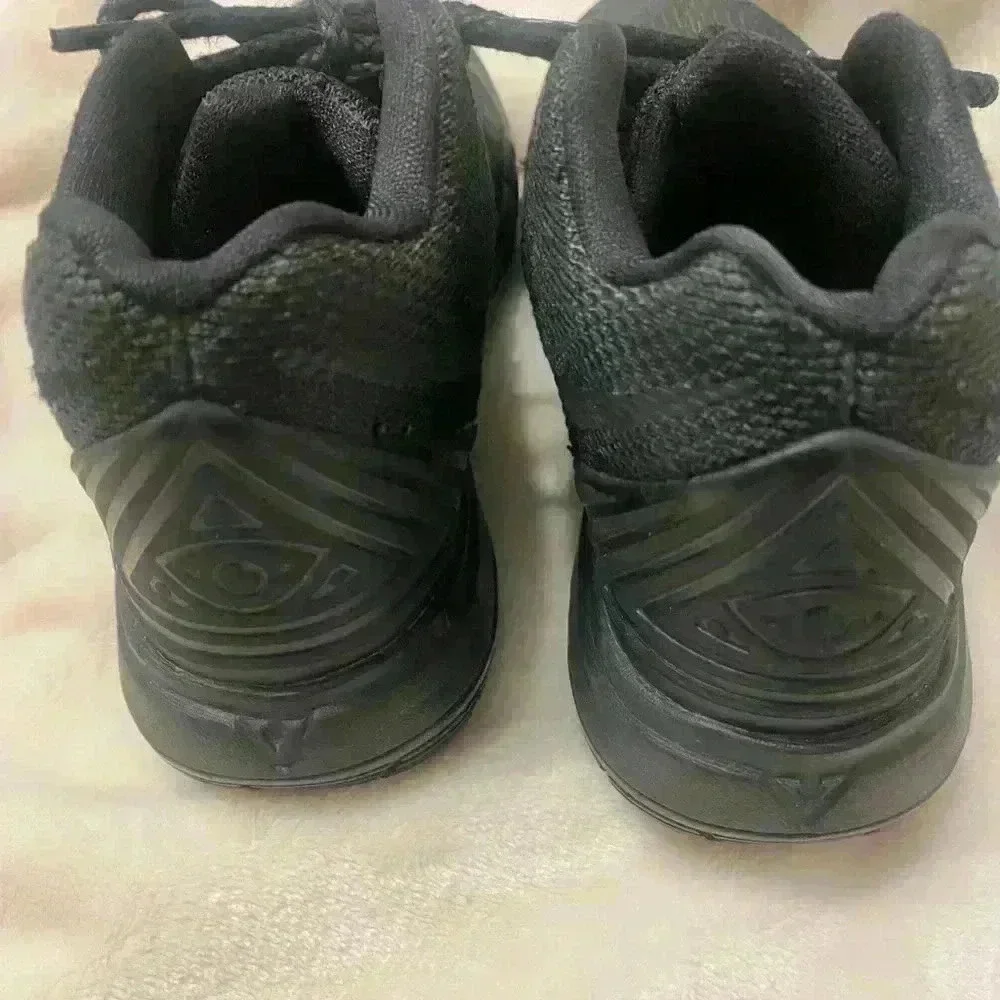 Nike Boys Kylie 5 Red Carpet Basketball shoes in black & white size 12C